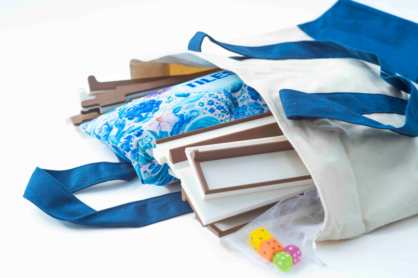A picture of the bundle of the canvas tote