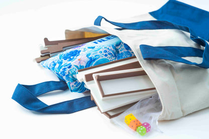 A picture of the bundle of the canvas tote